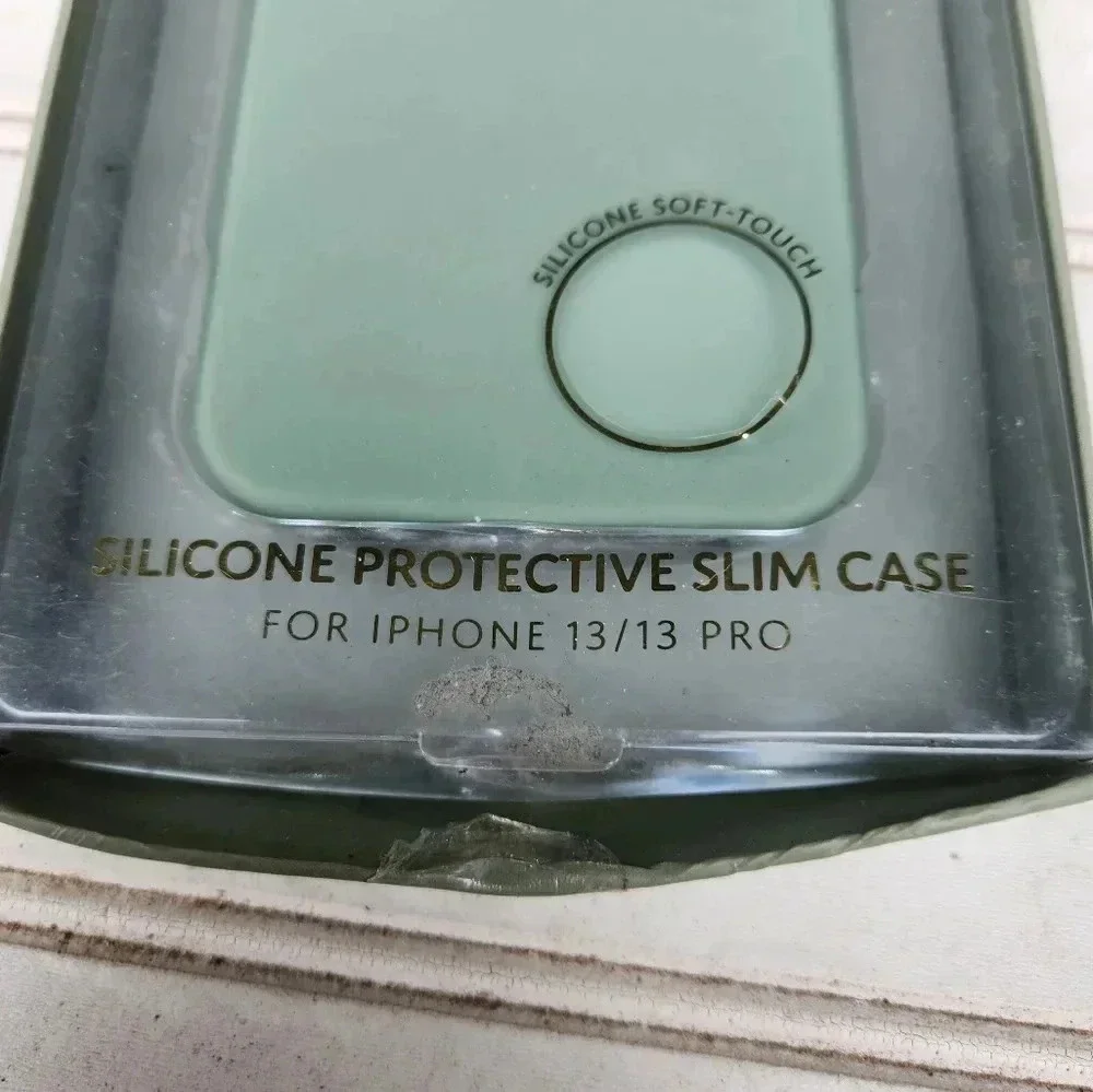 IPhone 13/13 Pro Delilah Case Damaged Box